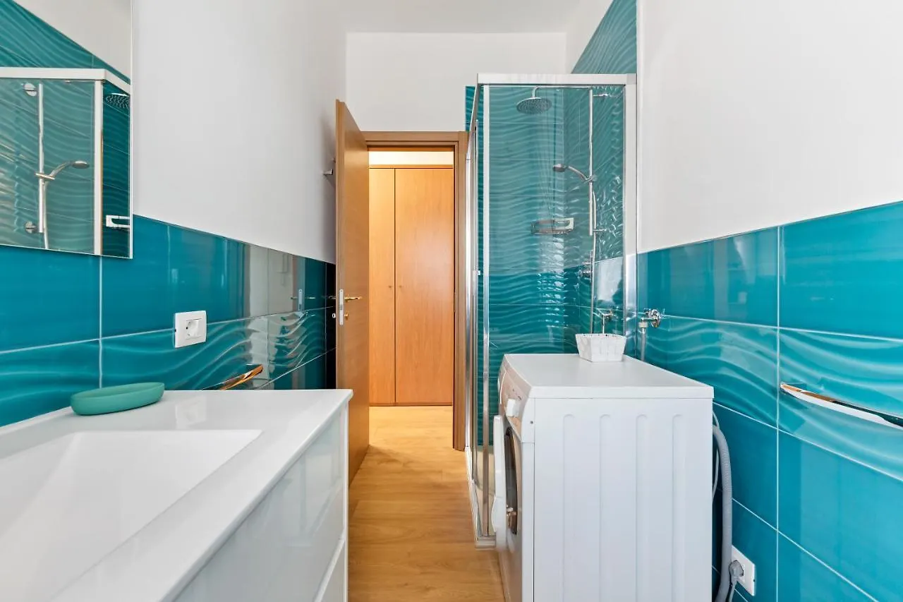 Red Subway Line Modern Flat Apartment Milan 0*,  Italy